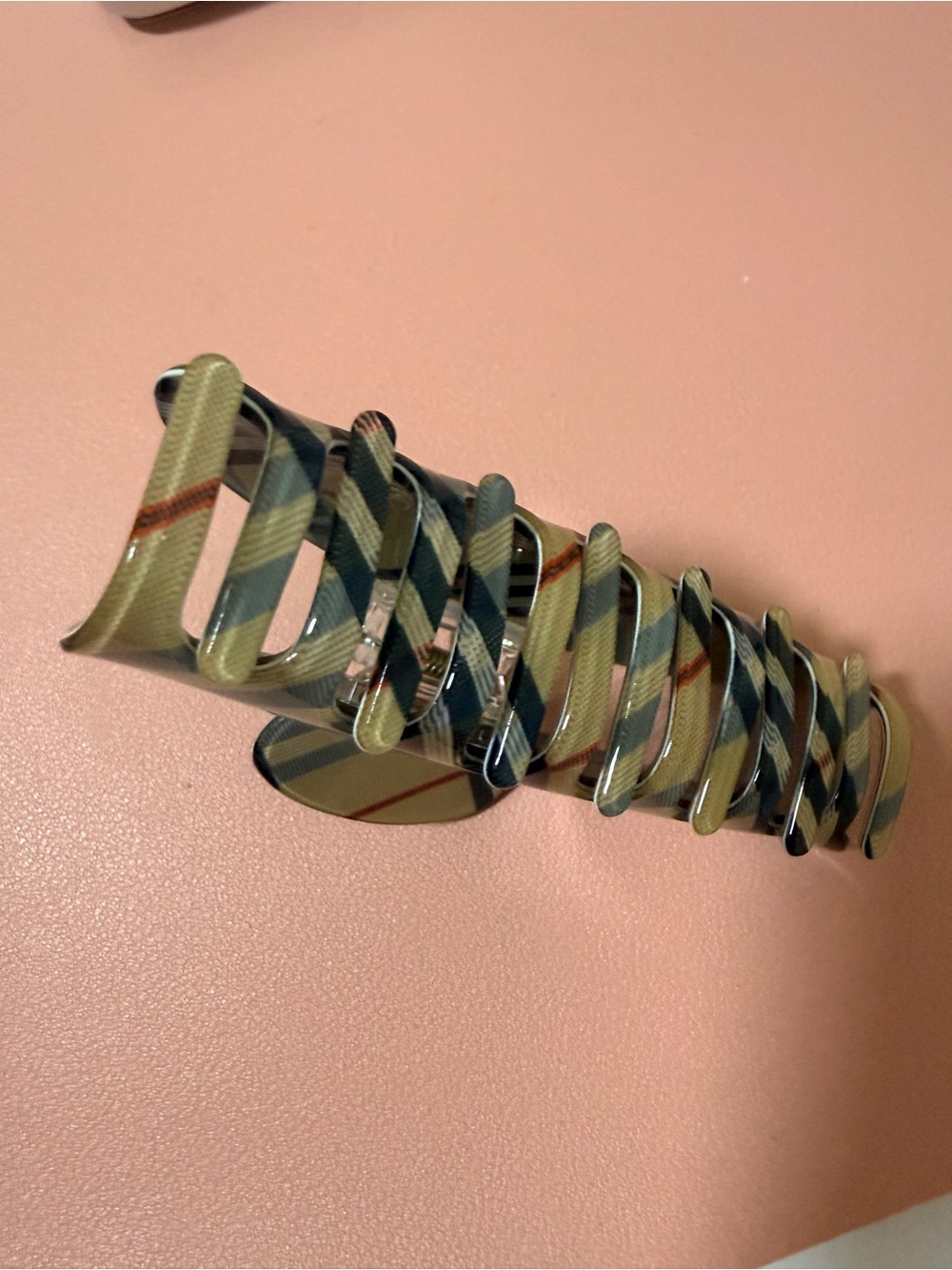 Beige Pattern Hair Clip - Picture 2 of 3